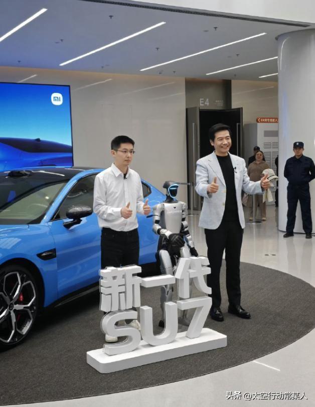 雷军摊牌了！小米偷偷布局6年，这下机器人行业要变天？
 
王兴兴一现身小米发布会