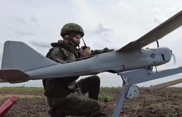 【开罗时事】沙特阿拉伯国防部27日宣布，与乌克兰签署了防卫采购相关备忘录。

据