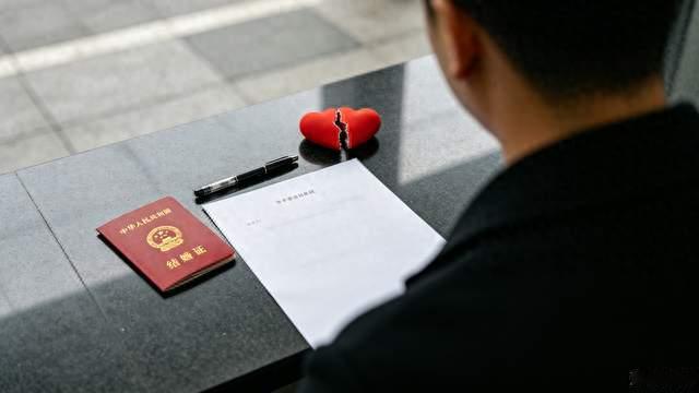 花钱假结婚换落户，对方反悔起诉离婚！法院判决出人意料