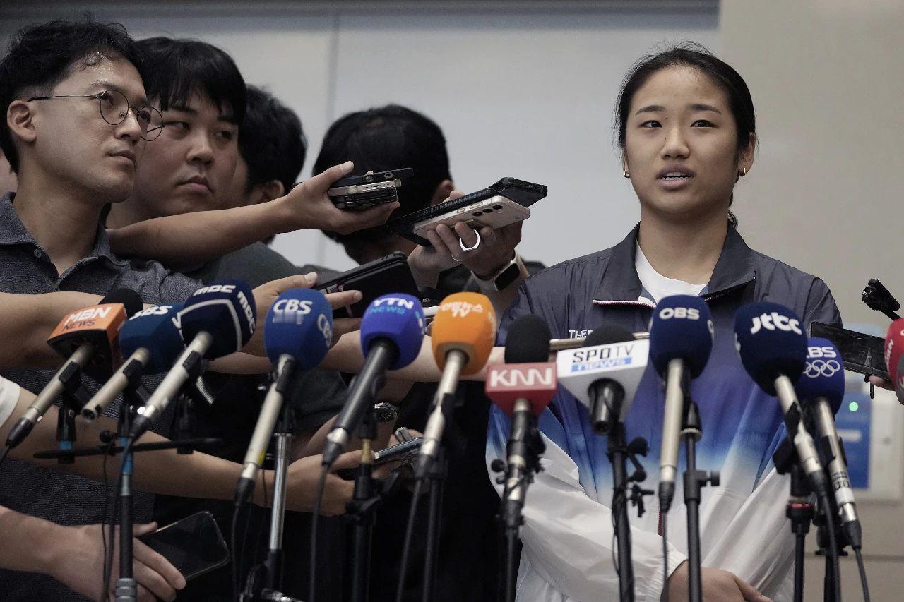 【#韩女奥运冠军被霸凌给男选手洗内裤#】据韩国国会的调查，安洗莹在韩国队内曾长期
