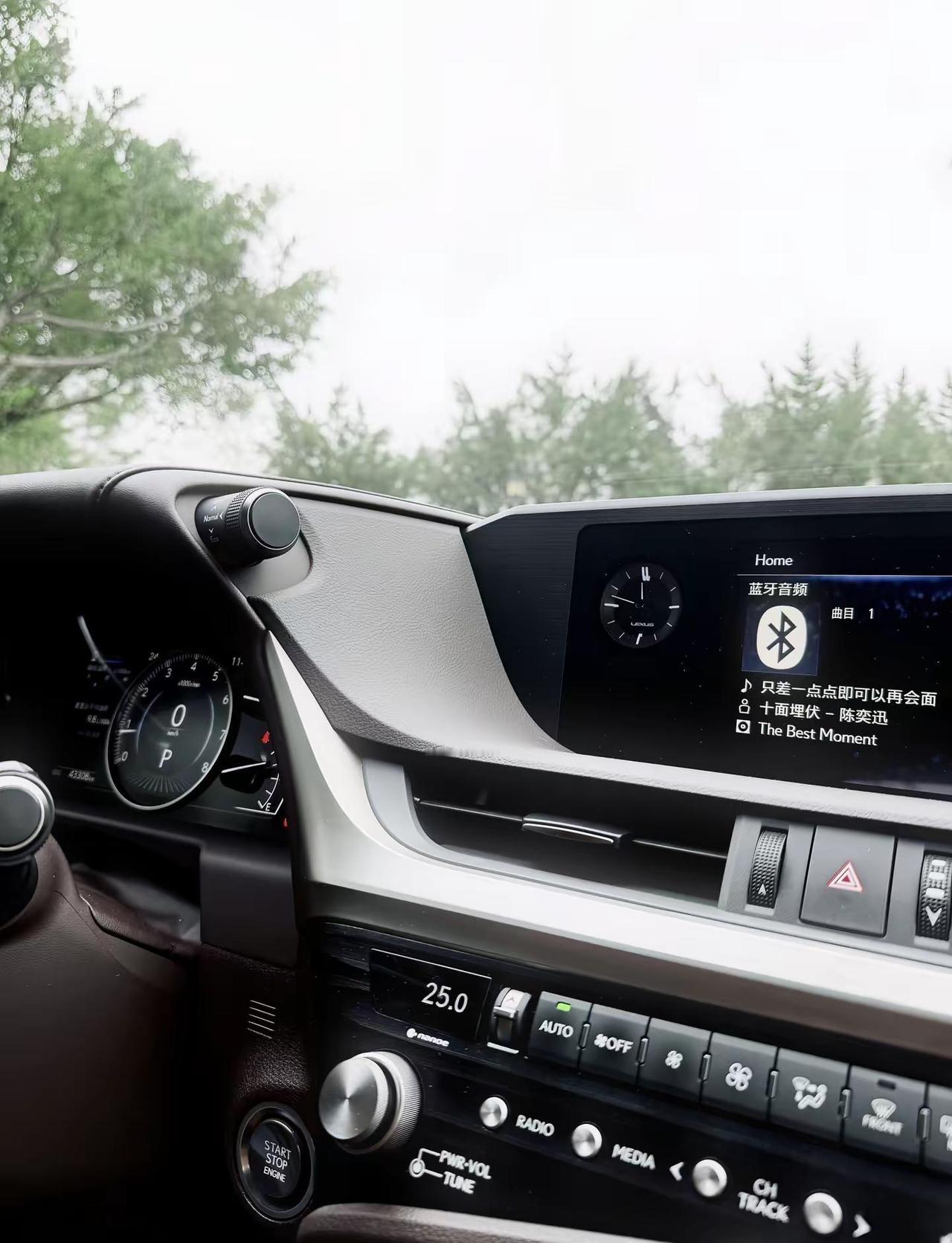 十面埋伏 却只有九面 唯独少了见你一面ootd穿搭 雷克萨斯 凌志 女生的车