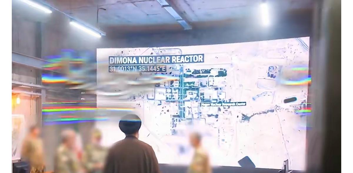 最高领袖赛义德·莫杰塔巴·哈梅内伊首次现身作战室（指挥中心）的视频。