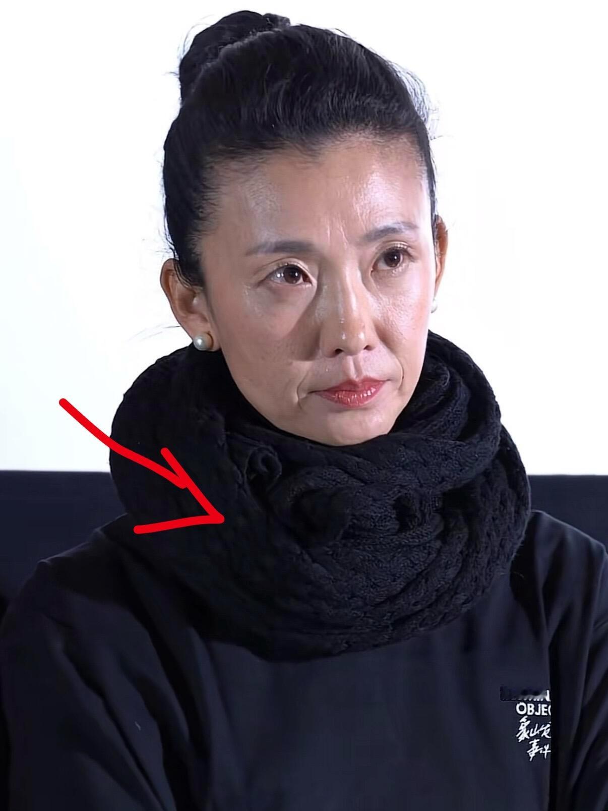 第一次见上台粉底打这么薄的女明星…. ​​​