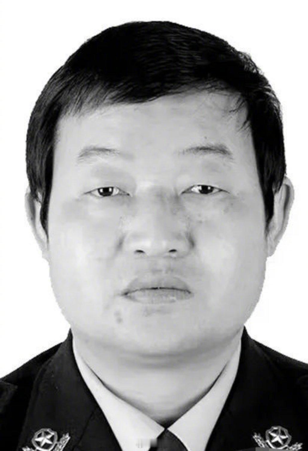 在禁毒战线奋战的8个年头，参加“缉毒行动”200余次，参与破获的特大毒品案件12