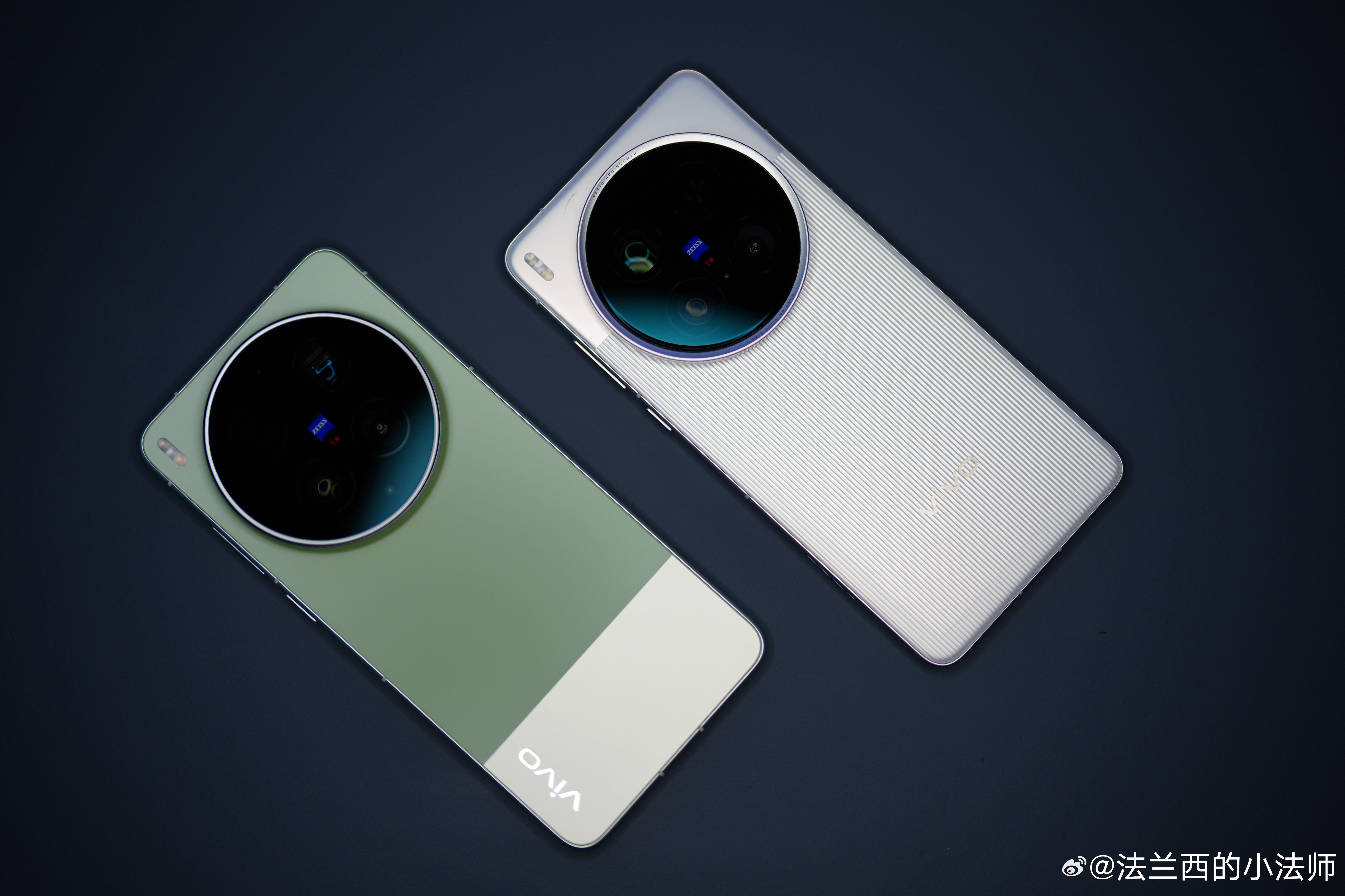 来一组vivo X300 Ultra和摄影师套装的开箱照！我超喜欢这个颜色，是真