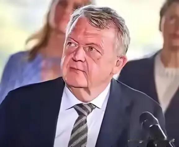 丹麦政府痛恨中国
丹麦的外交大臣拉斯穆森过去不允许中国对格陵兰岛投资，现在不会允