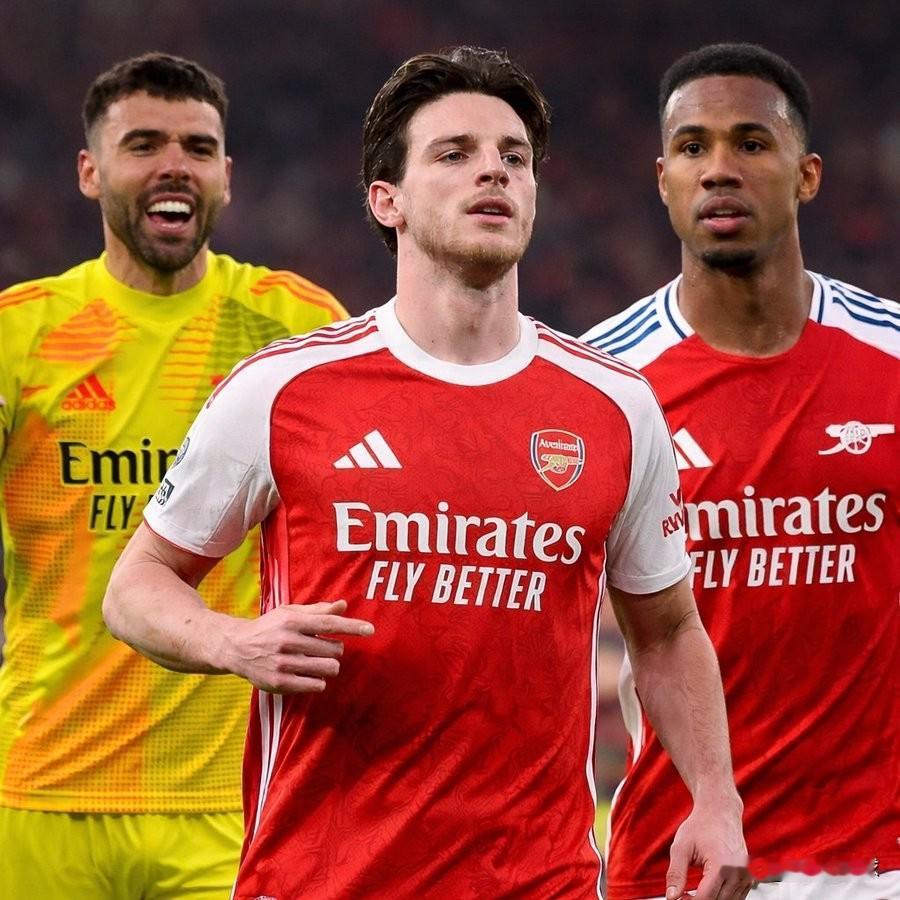 本赛季，阿森纳不仅展现出扎实的阵容硬实力，年轻球员的快速成长也凸显了青训体系的深