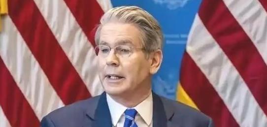 美国财长贝森特公开声称：世界没法承受，一个贸易顺差达到，一万亿美元的中国！中国想