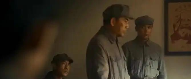 继续追剧《伟大的长征》。

遵义会议终于召开了。

首先由博古总结，他对第五次反