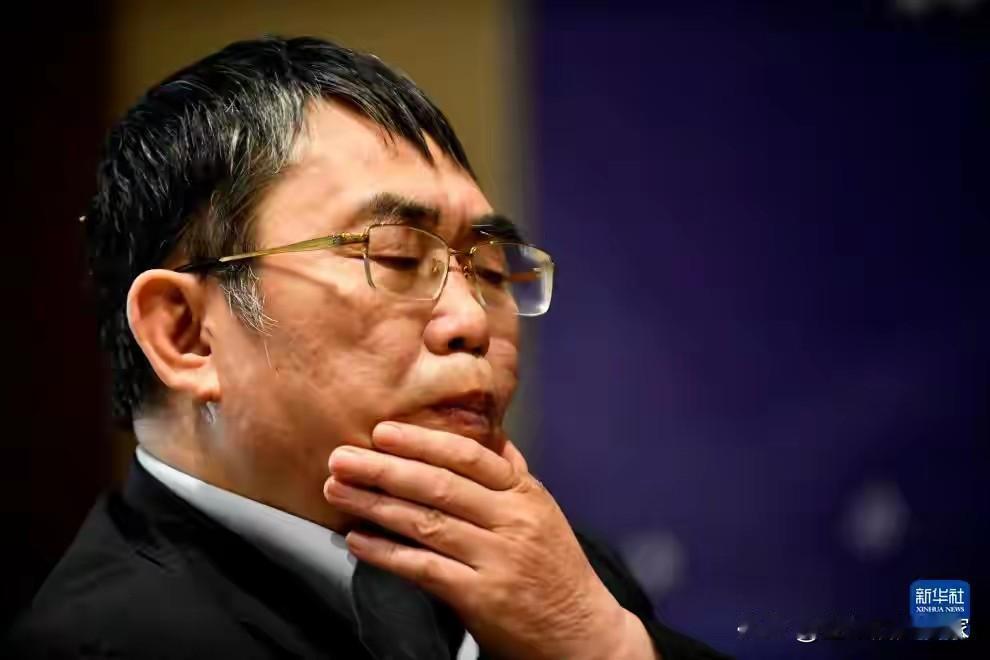 棋圣陨落，足坛怅憾！聂卫平的黑白世界与未圆的足球梦
 
惊闻“棋圣”聂卫平先生于