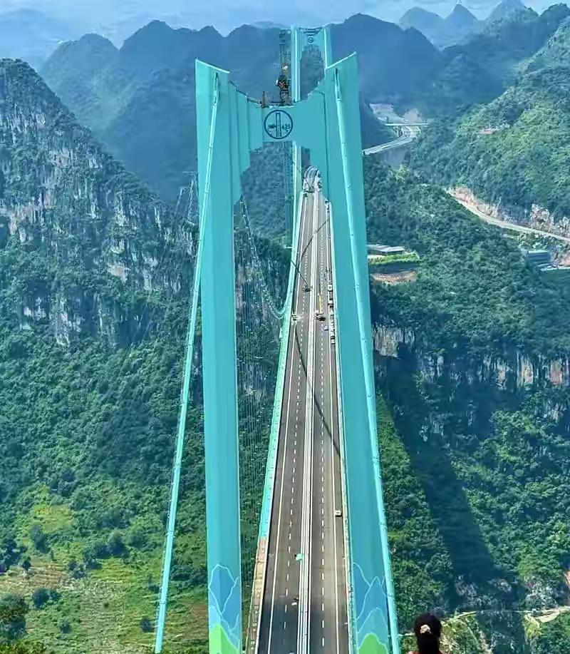 一座新桥，凭什么让上千人深夜“挂”在峡谷上空？

贵州花江峡谷大桥，这个国庆新晋