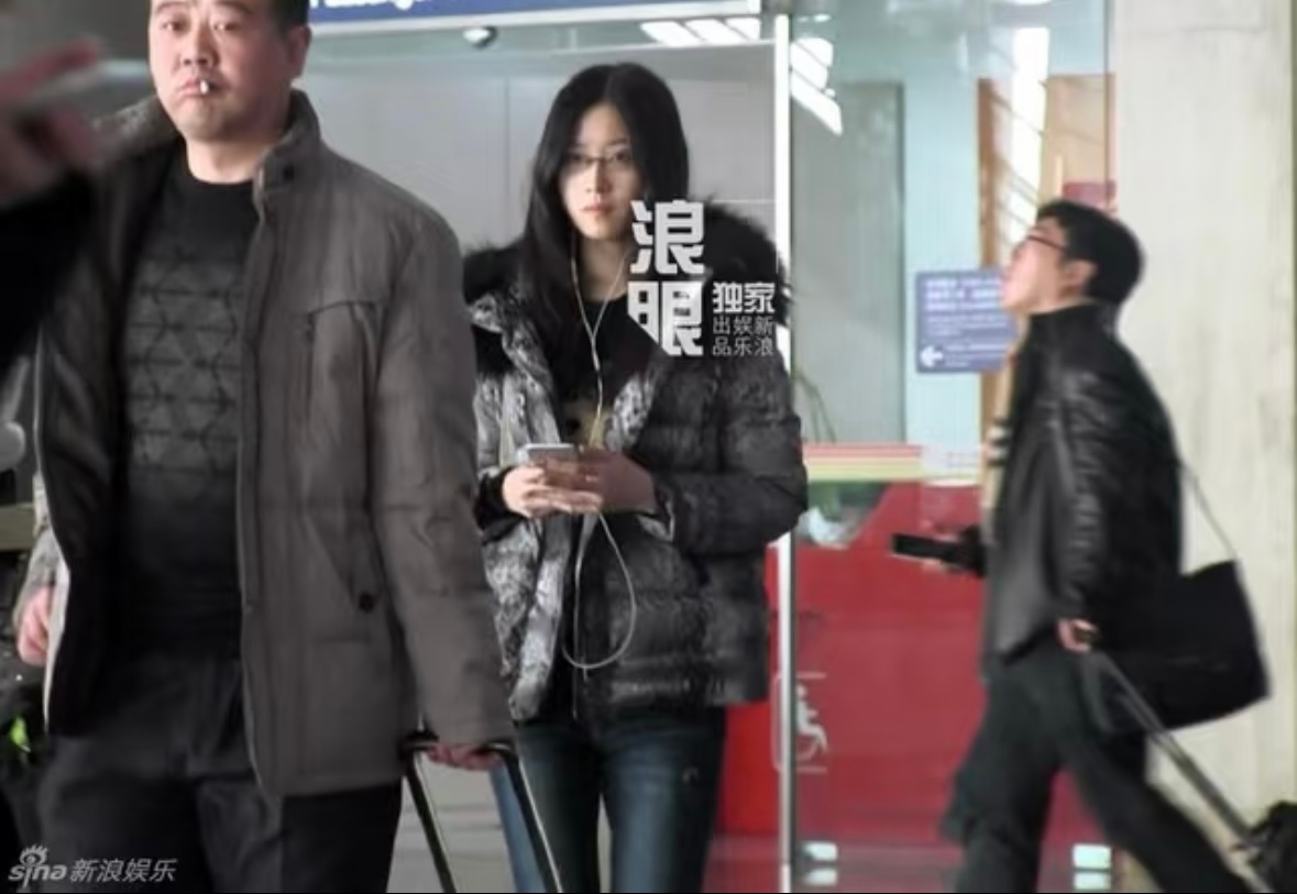 一张章泽天早期的新闻图 我时常会幻想如果小天当初选择当女明星….📸 