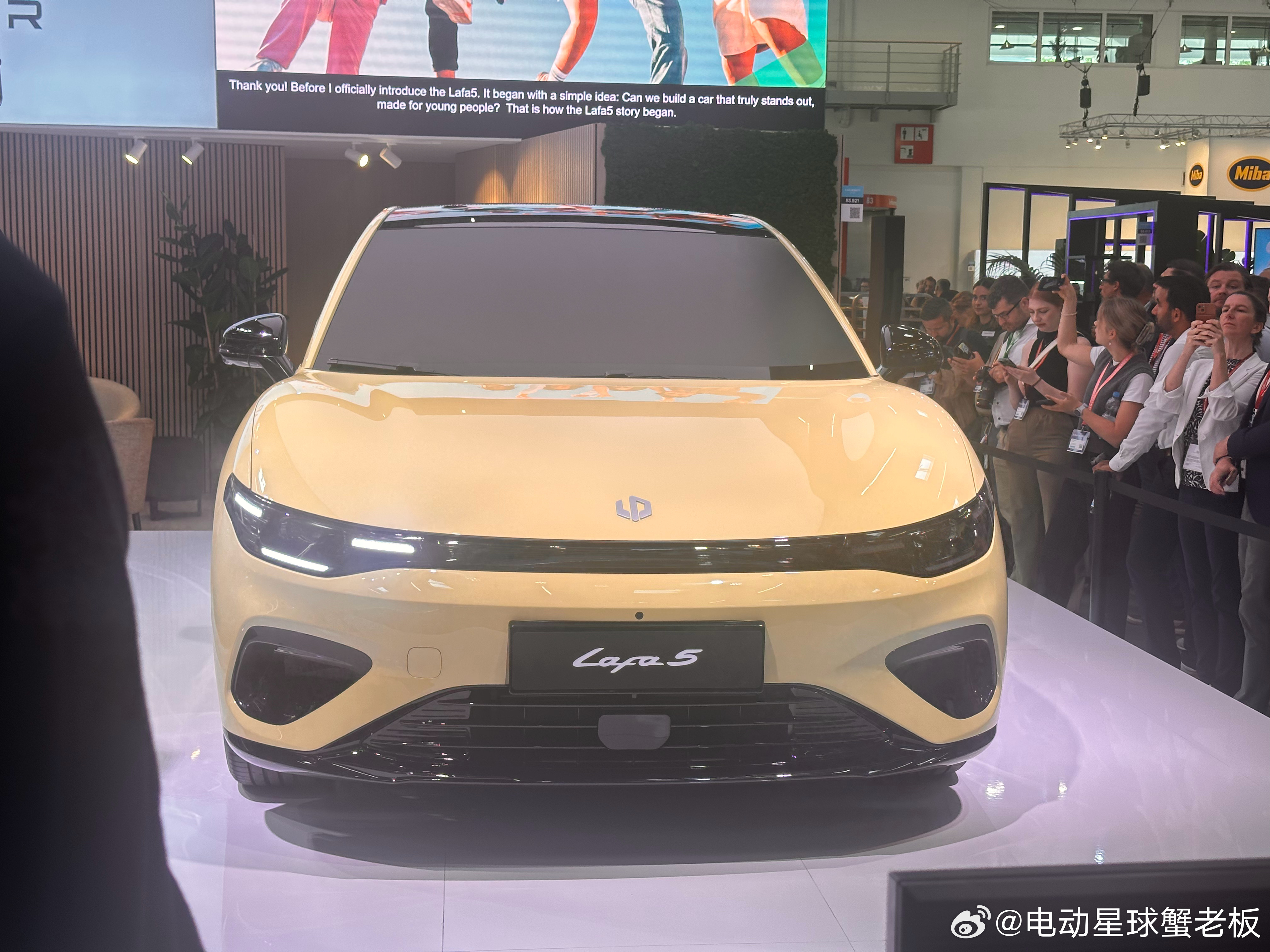 iaa2025慕尼黑国际车展 零跑朱江明刚刚发布了全新车型Lafa5，“为年轻人