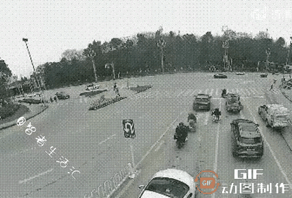 大街骑车，如入无人之境，不出事才怪。