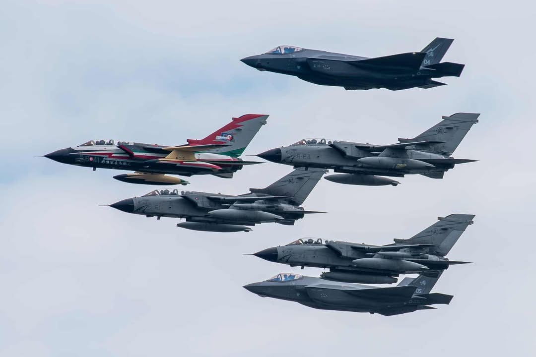 意大利空军（AM）第6“红魔”联队今日肥电狂风tornado 同框Photo c