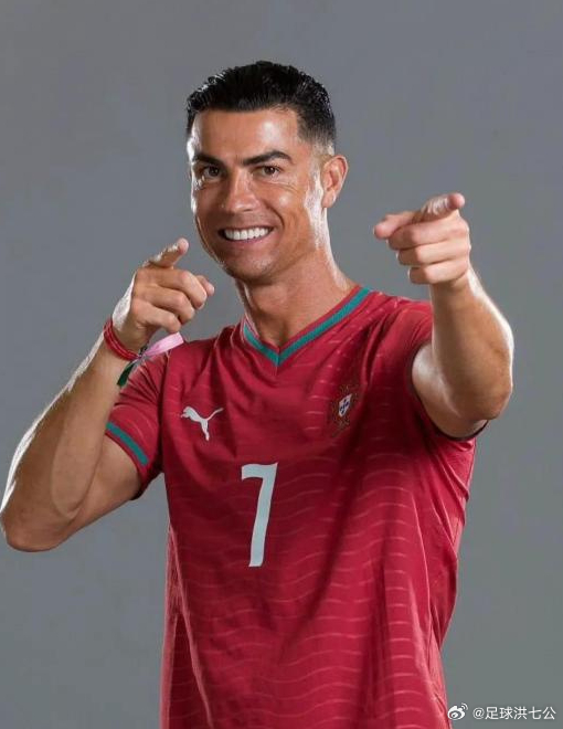 C罗2026世界杯最新官方证件/定妆照近期FIFA更新了葡萄牙队本届世界杯的官方
