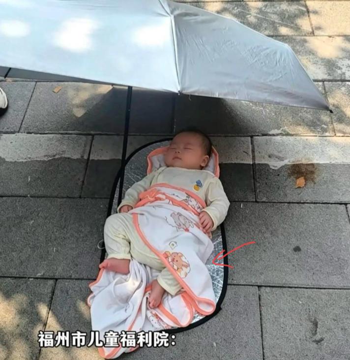 看到福州弃婴这事，
当了父母的我，一开始很气愤，
可当我看到那张图片后，一下气就