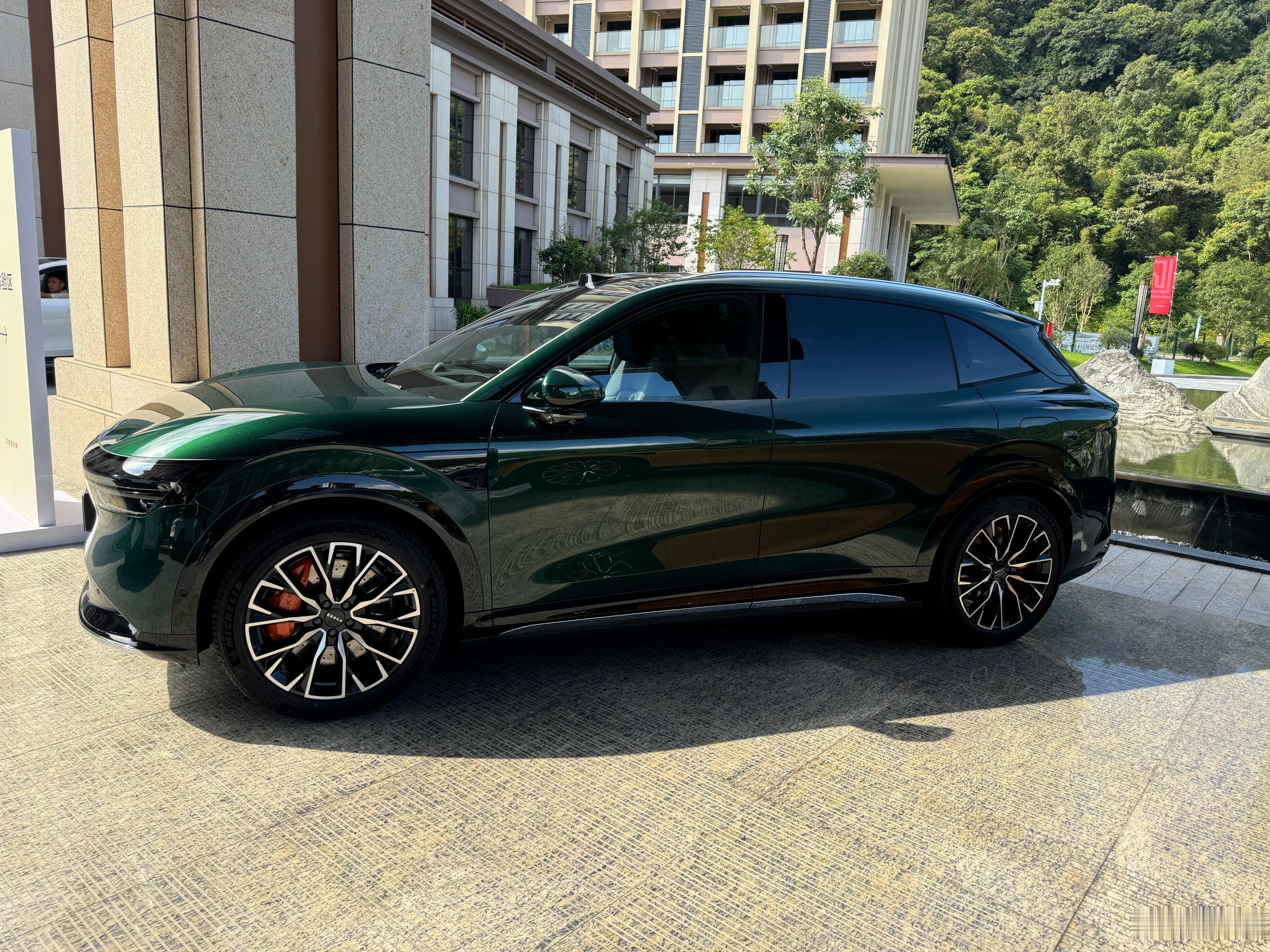 试车，极氪的第一款suv，7x。 ​​​