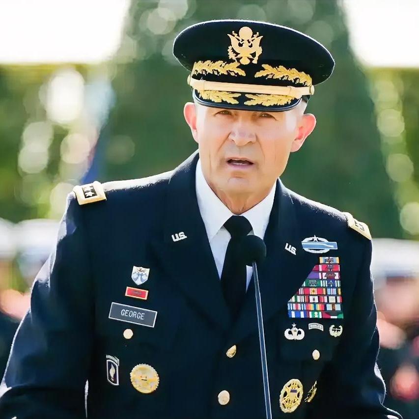 美国那位傲慢的战争部长赫格塞斯再出“神”操作，突然临阵换将，强硬要求美陆军最高军