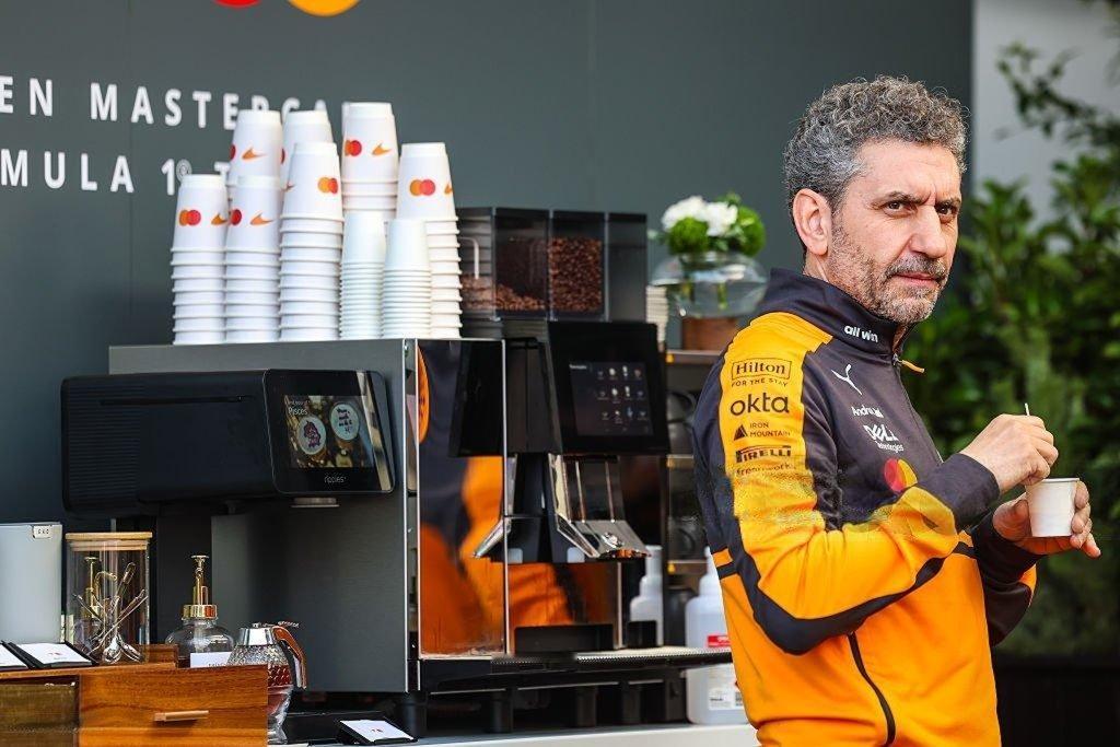 f1 看了迈凯伦领队安德烈·斯特拉的专访，里面聊到了Gianpiero Lamb