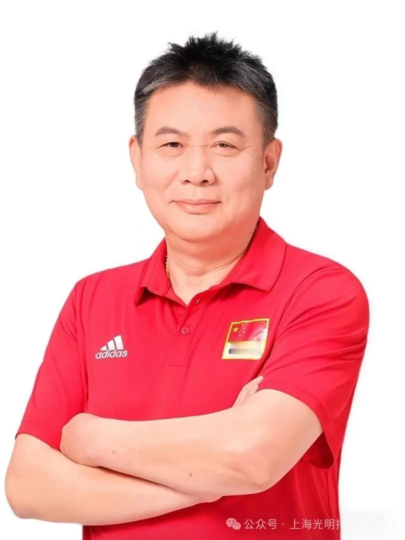 前中国女排主教练蔡斌，正式出任上海光明优倍女排主教练，征战新赛季排超联赛。 