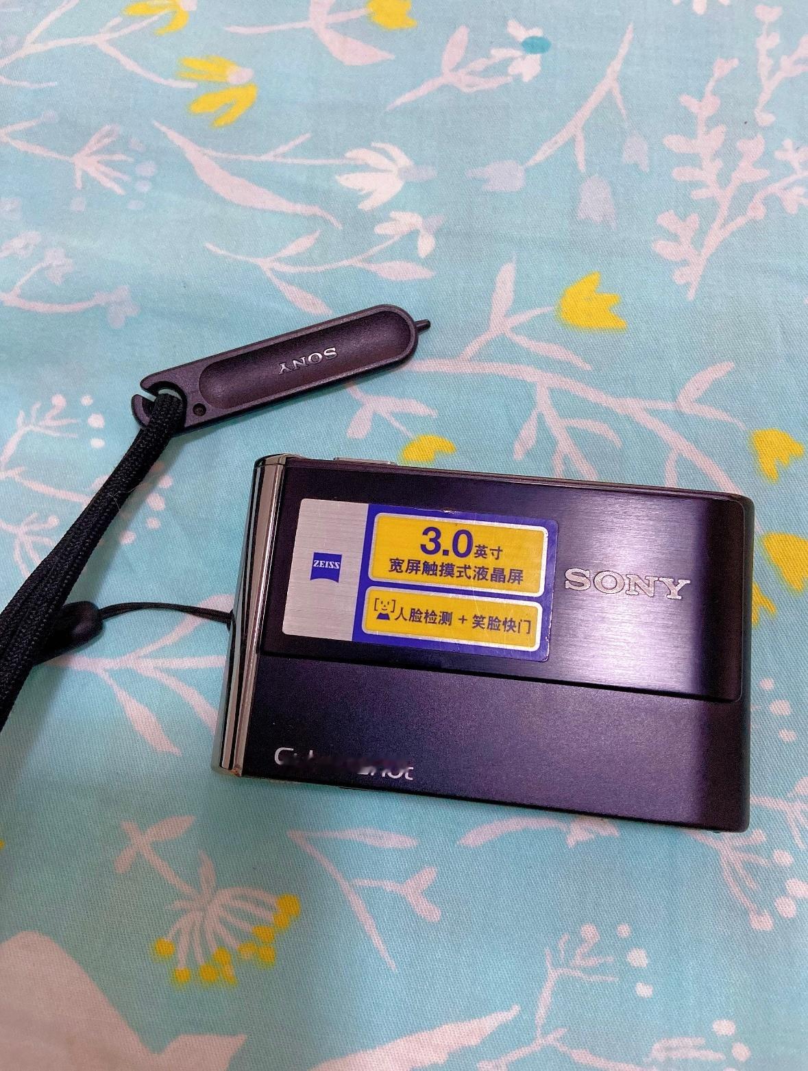 老妈的CCD里居然有许嵩的自拍。 