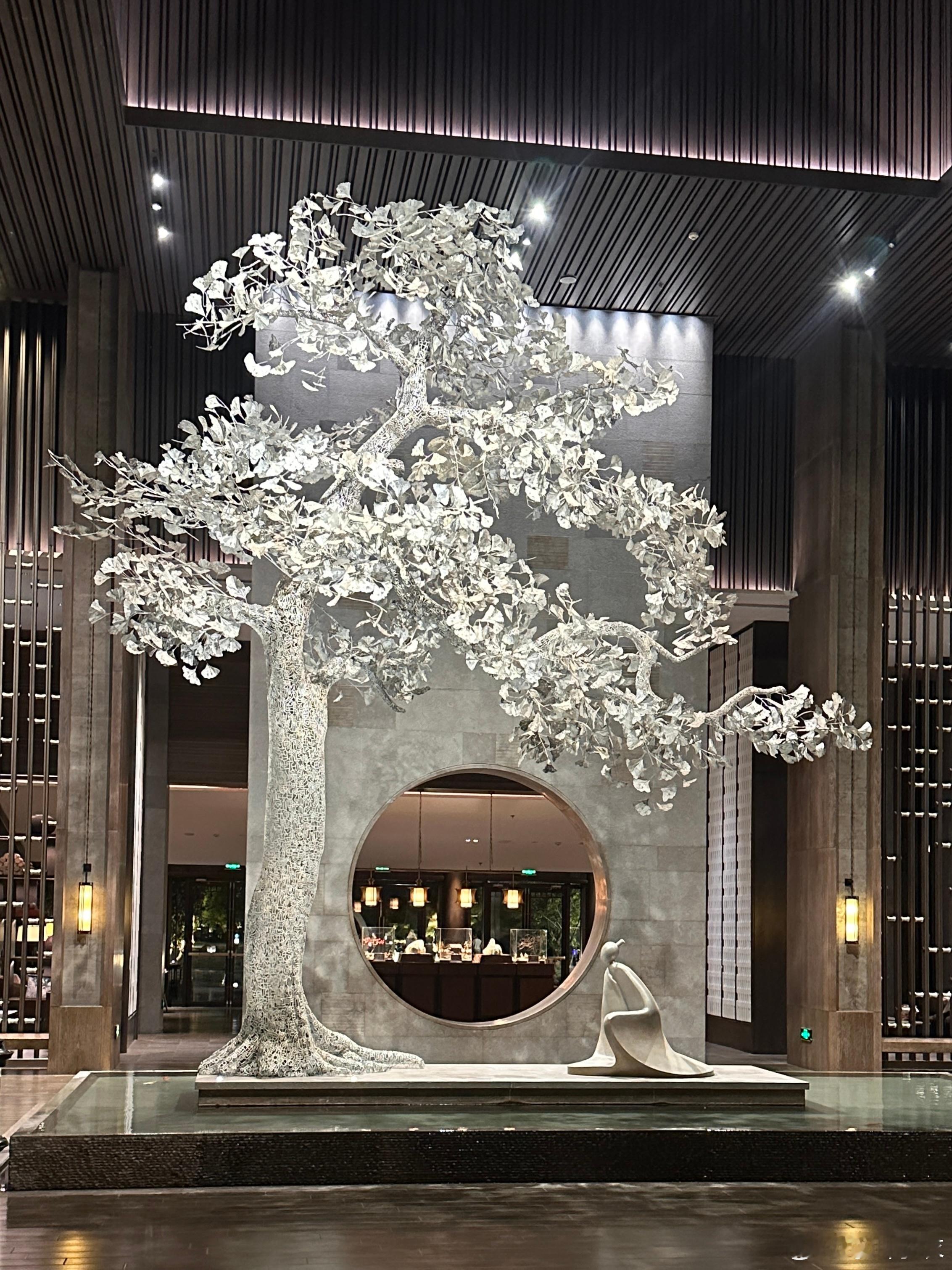 因为上次是和昊一起来的，所以今天格外想正在封闭培训的昊，听着小哥唱歌有一丝丝淡淡