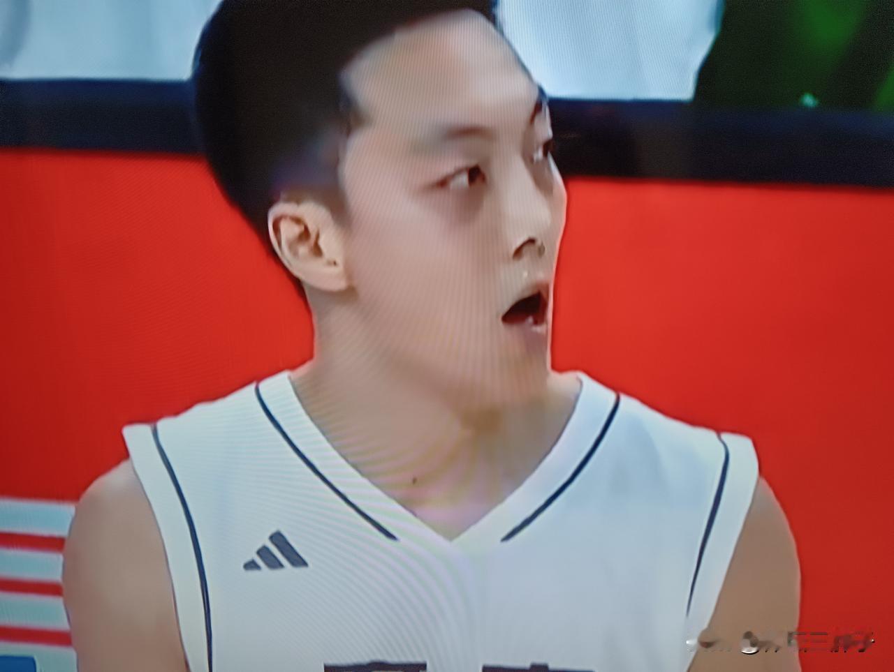 胡明轩今晚要一洗上一场的低迷，要打脸韩国主流自媒体对自己的讽刺挖苦，如果继续低迷