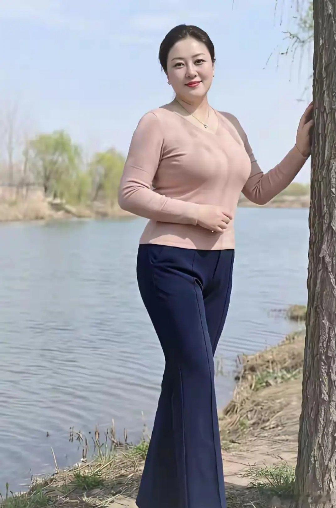 人漂亮，体型美，谁娶了她都是一辈子的福气 