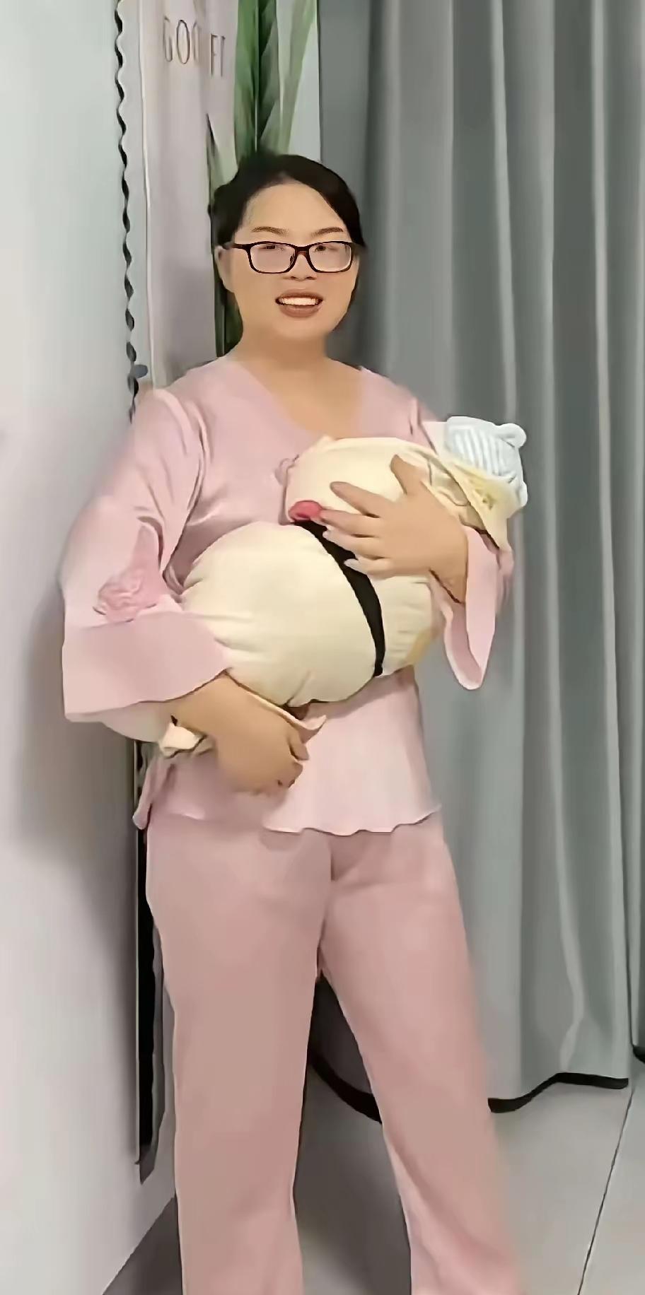 一位女子结婚后不久，丈夫工伤意外去世了，公司赔偿了140万元。
 
这笔巨款像一