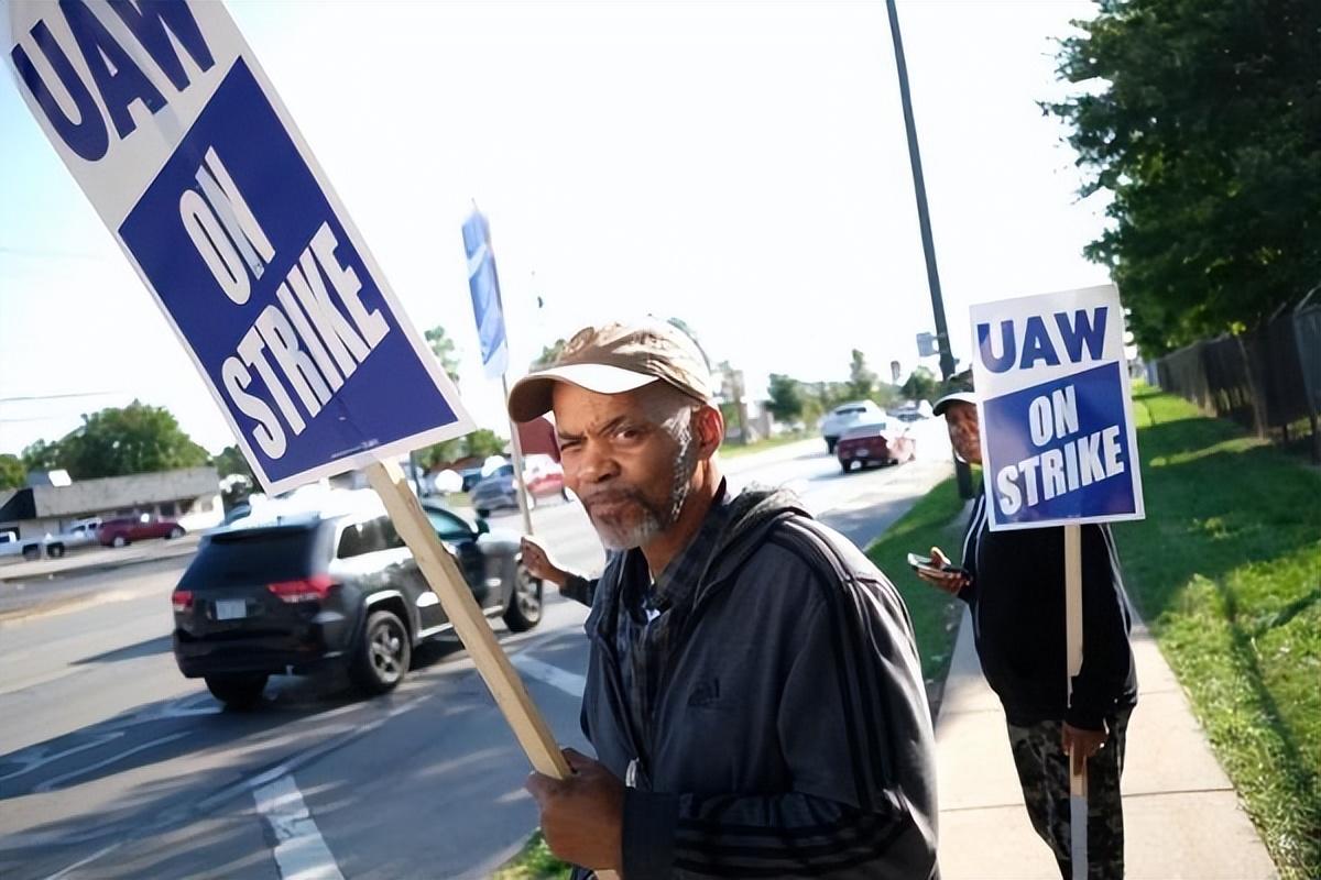 天气反常有大事发生？加拿大前一秒暖如春，转眼暴雪纷飞，天气突变之下，美加贸易大戏