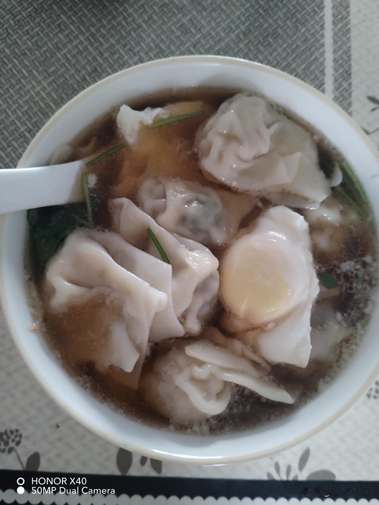 今天我值班，天气有点冷，穿少了。东北都零下14°了，又没有太阳，感觉凉嗖嗖，有点