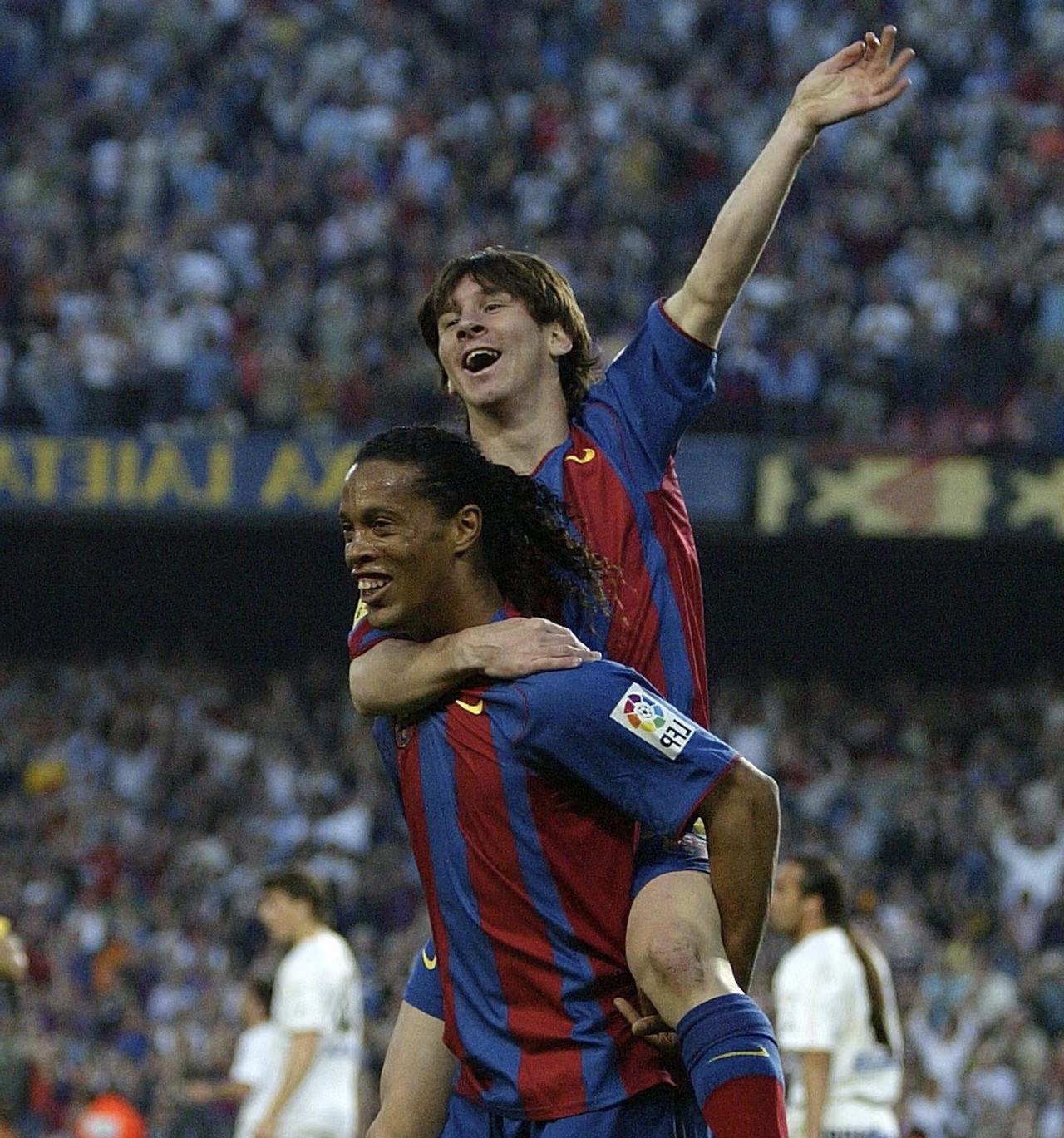 梅西与小罗之间那份真挚而深厚的情谊，绝非偶然形成，而是有着极为深刻且绵长的渊源。