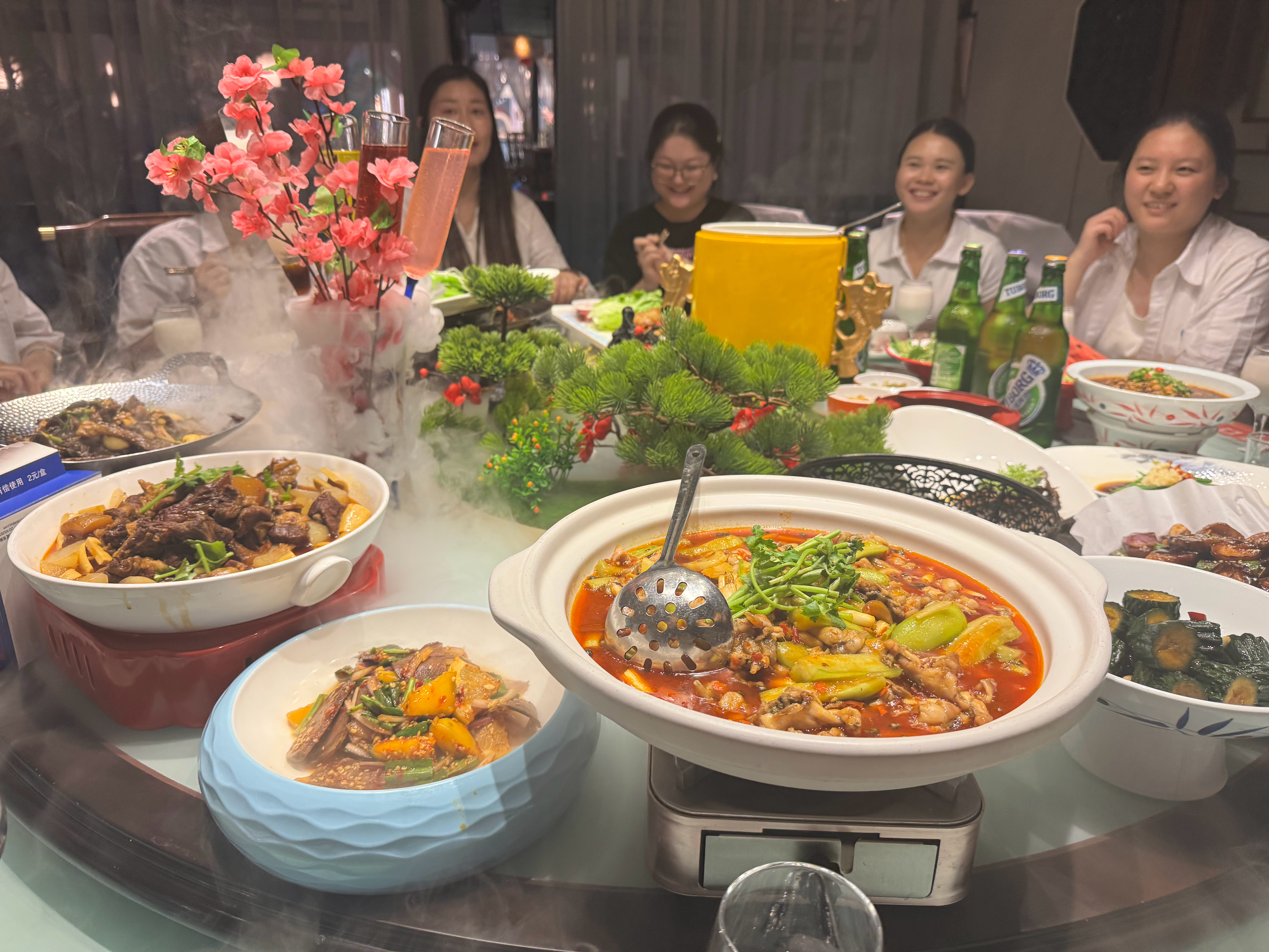 愉快的周末，吃大餐🍽️(˘▽˘)っ 