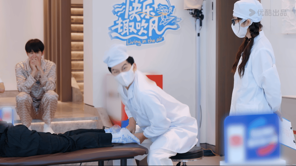 高瀚宇为了肾什么疼都能忍 高瀚宇“护肾式忍痛”笑不活了！李晨按足底肾对应穴位，他