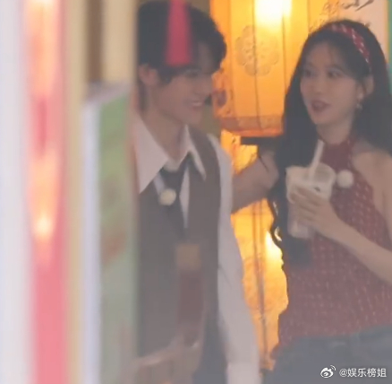 孟子义让镜头给张真源饭撒！细节见人品，孟姐好好啊！真的是人美心善的小天使！