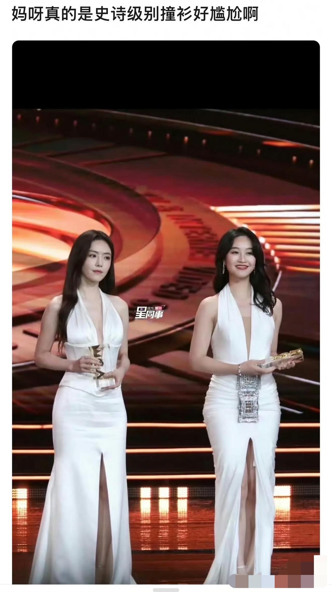 蓝盈盈与蔡文静不仅撞衫还同台了！
好尴尬的一幕。
这恐怕是娱乐圈里艺人最不喜欢的