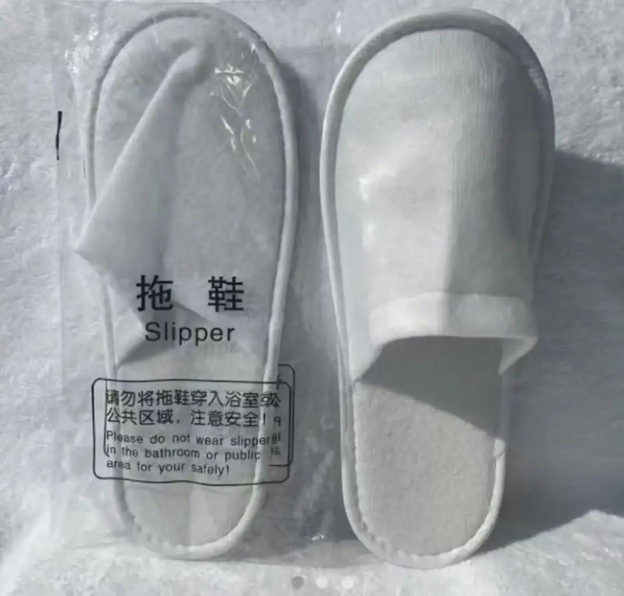大妈住酒店穿一次性拖鞋，进浴室不慎滑倒将玉镯撞碎，反手起诉酒店要求赔偿100万！