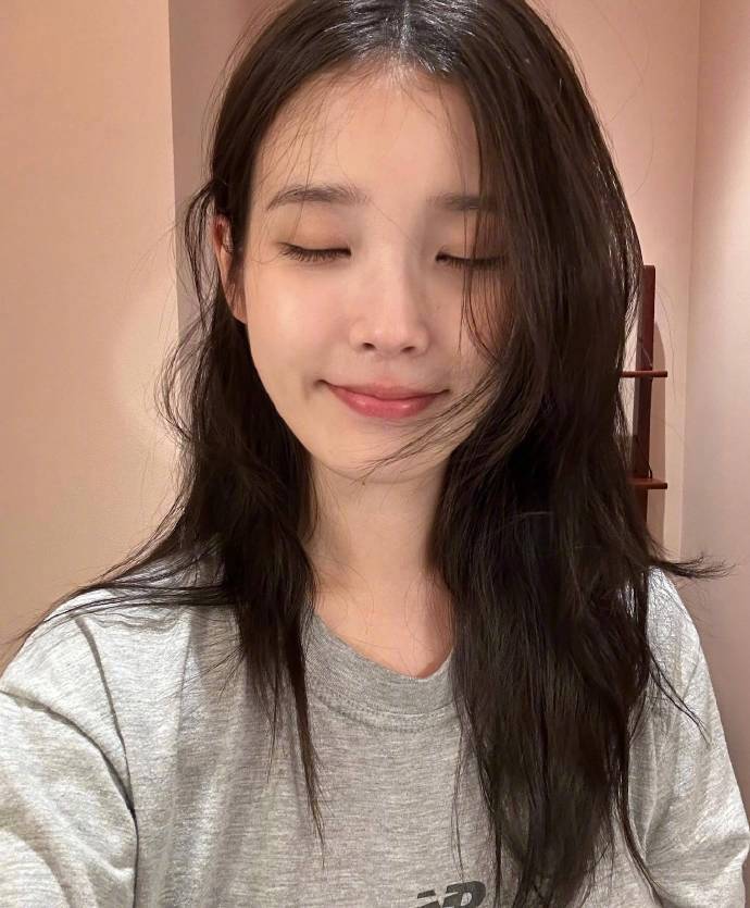 IU  李知恩 ♡ 