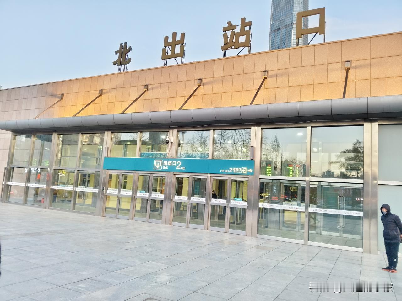 请等会儿去大连站坐火车的旅客一定要看一下本人这条微头条：
刚才本人路过大连火车站