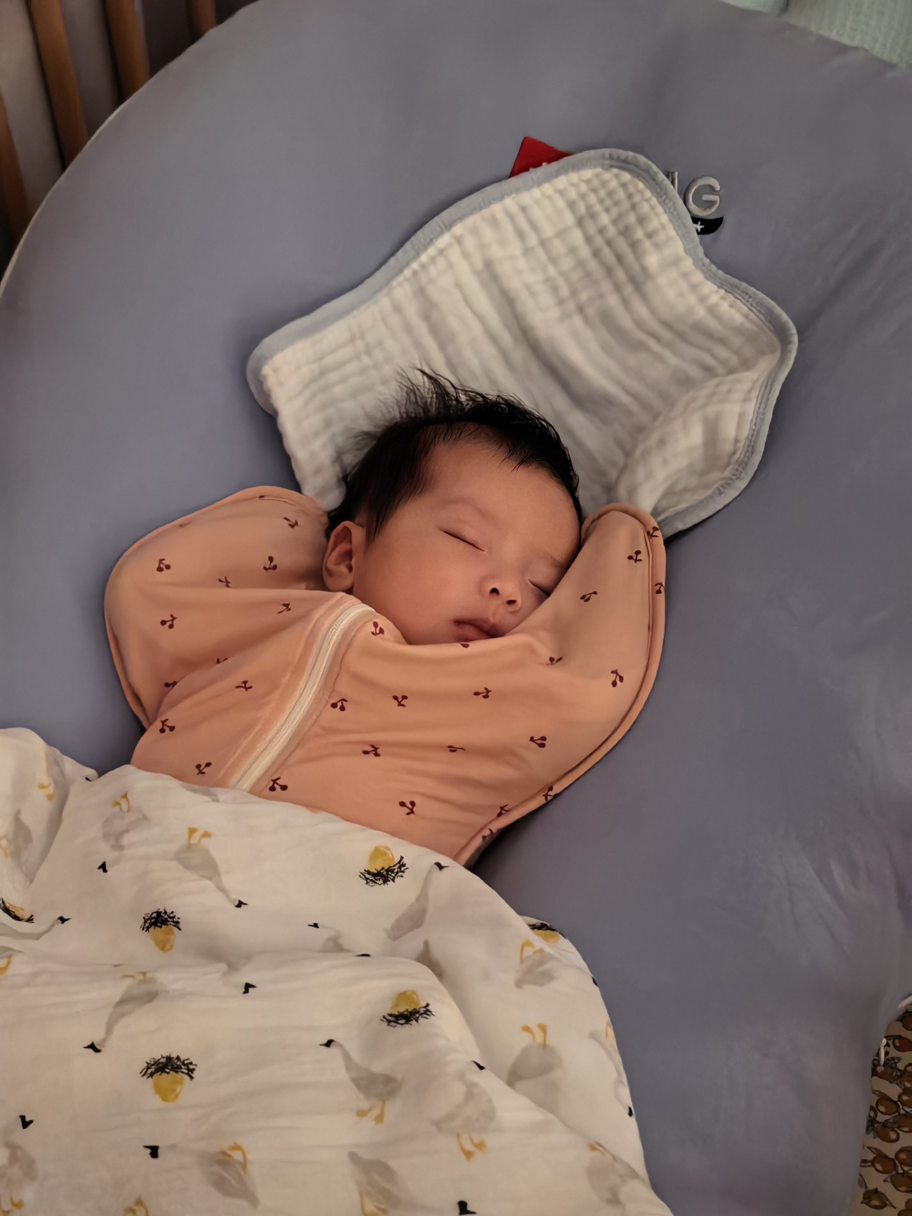 昨天带睡效果还可以。可可从晚上7点喝奶后，哄了一会直接睡到了12点。那时候还在睡