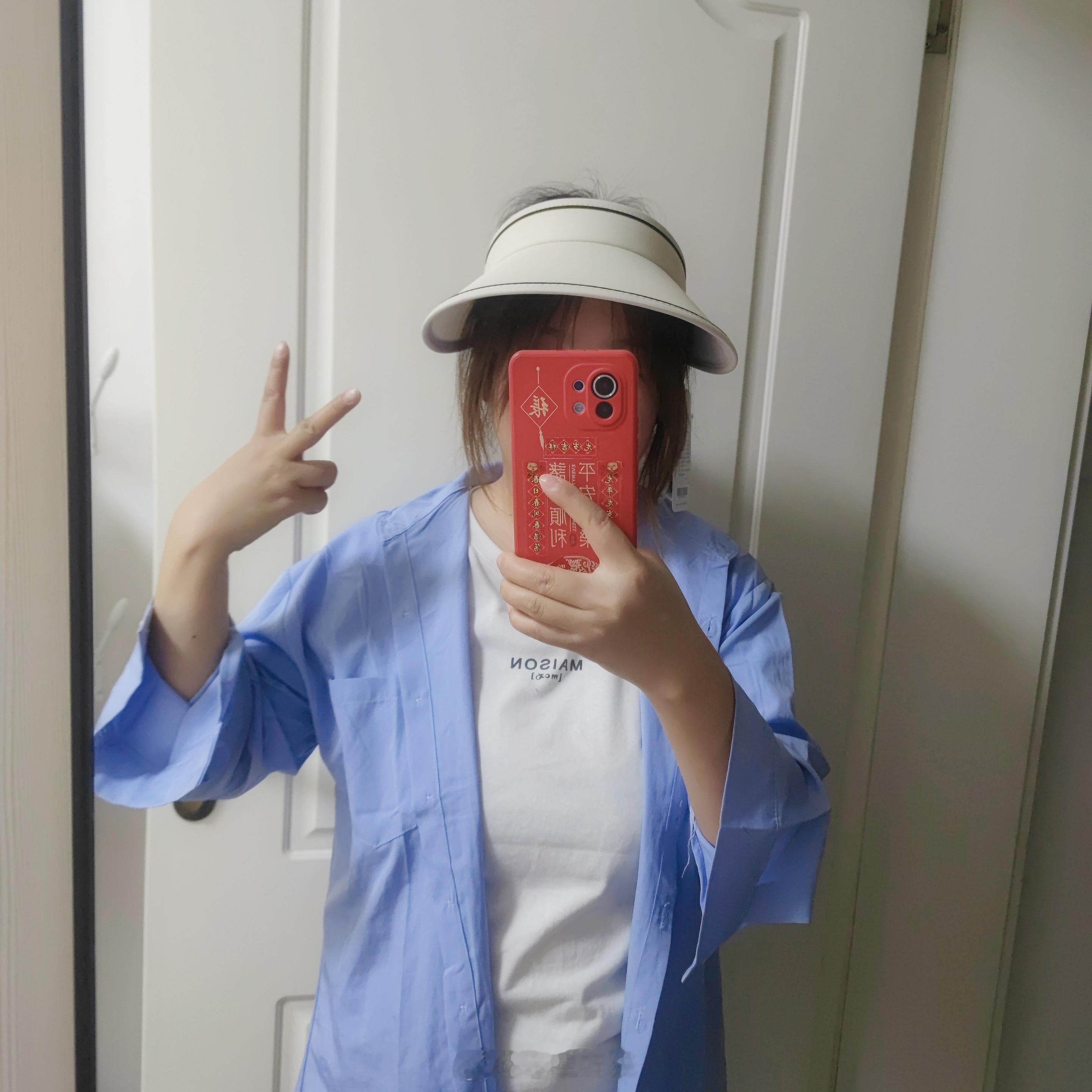 #春季色彩搭配灵感##今天穿什么# 春天是花香味的[耶]当然要鲜花赠自己，纵马踏