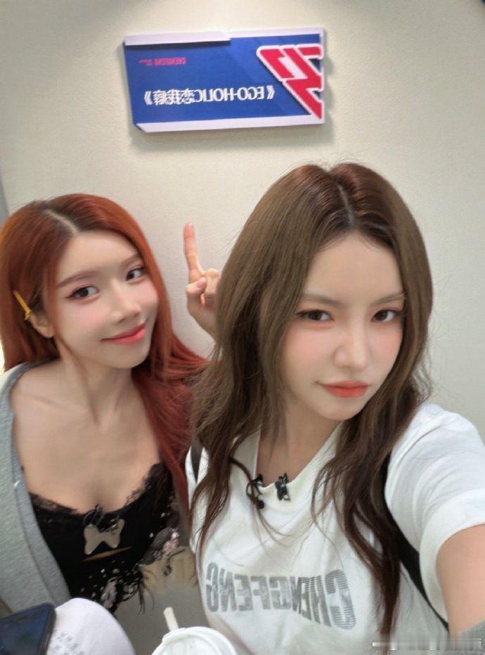 庄法安崎强强联合 庄法安崎同框即高光，实力搭配相得益彰，坐等超燃舞台上线！乘风2