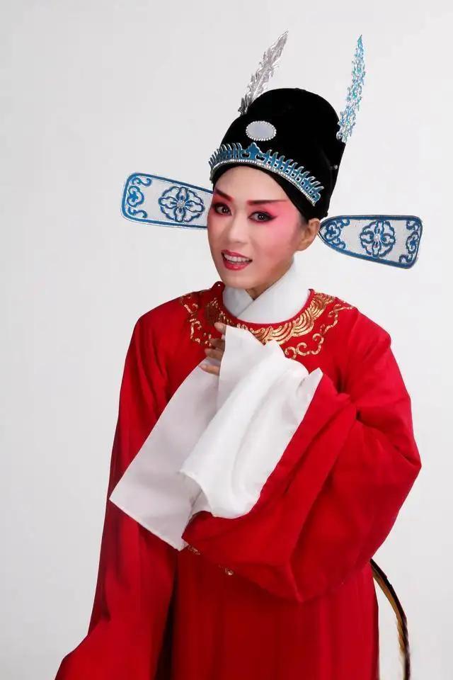 演员吴琼：我这辈子最正确的决定，就是和大11岁的婆婆处成姐妹
出身贫寒，逐梦黄梅