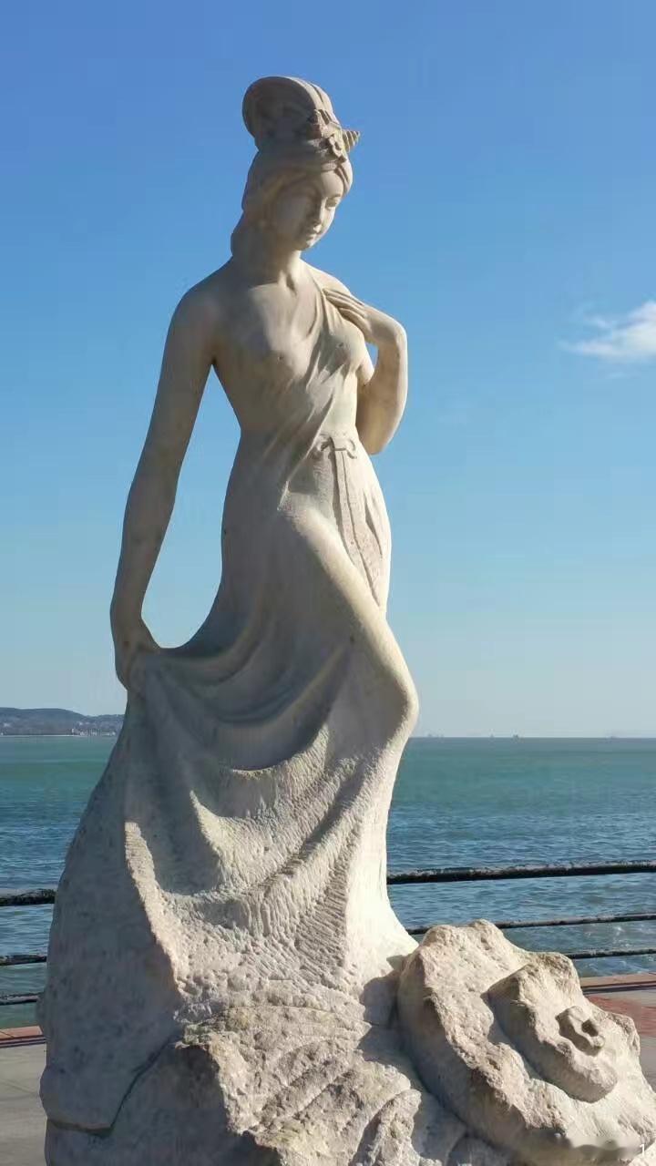 慢品人间烟火色，闲观万事岁月长。​（山东威海  海螺女神雕像） ​​​