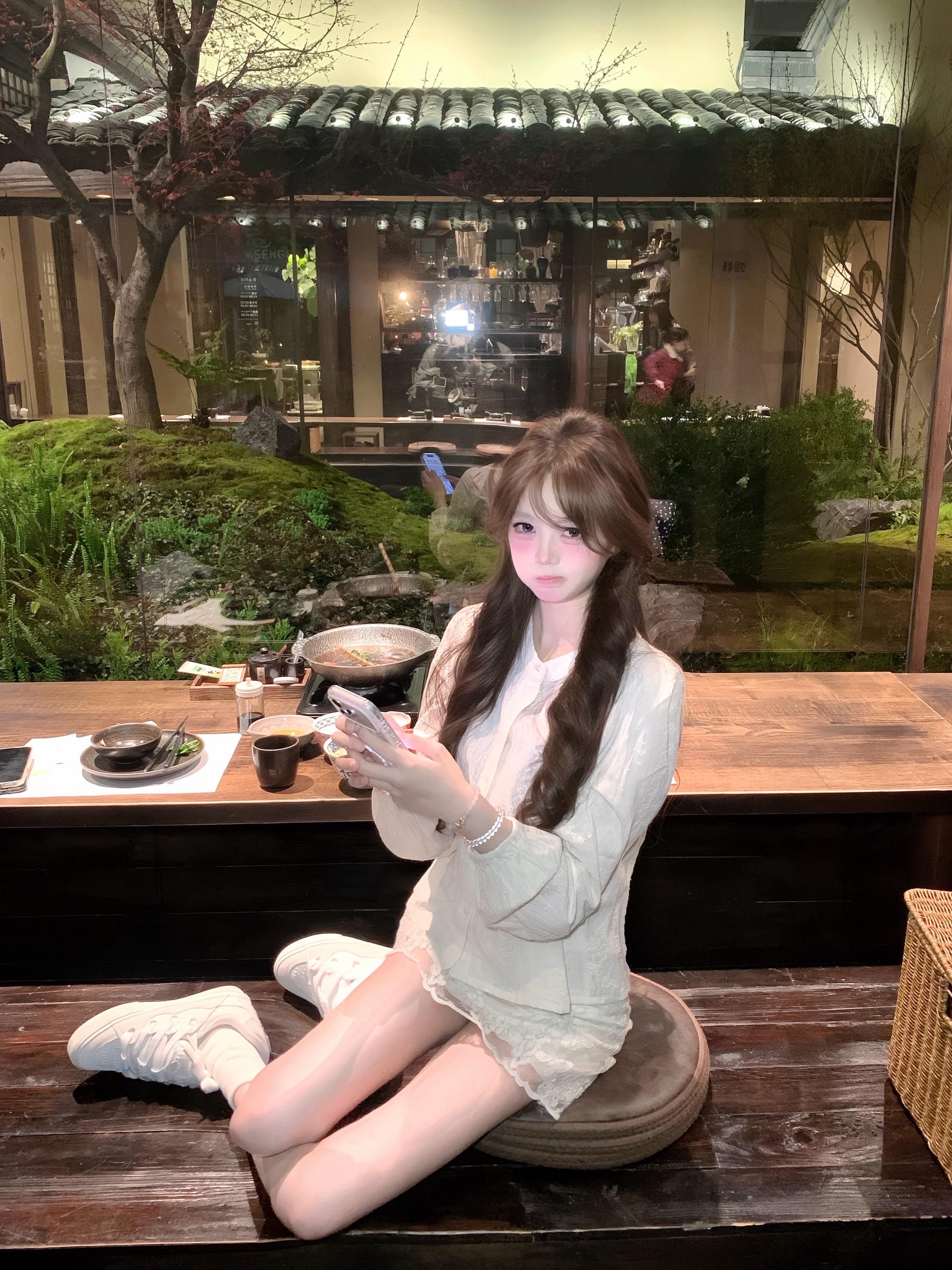 我不会觉得任何一个女孩比你可爱 如果有那就是明天的你