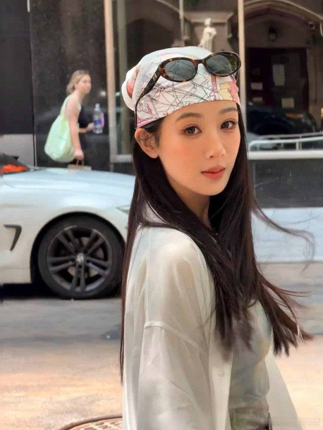 杨紫杨紫董竹君yz杨紫玉兰花开君再来"执热爱之笔，绘人生华章，岁岁长安常欢畅"