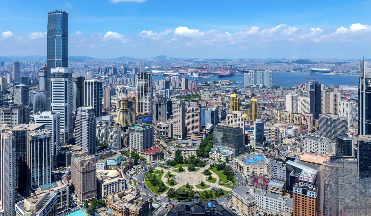 2026年楼市会“全面反弹”吗？我看悬。当下全国百城新房库存够卖27个月，三四线