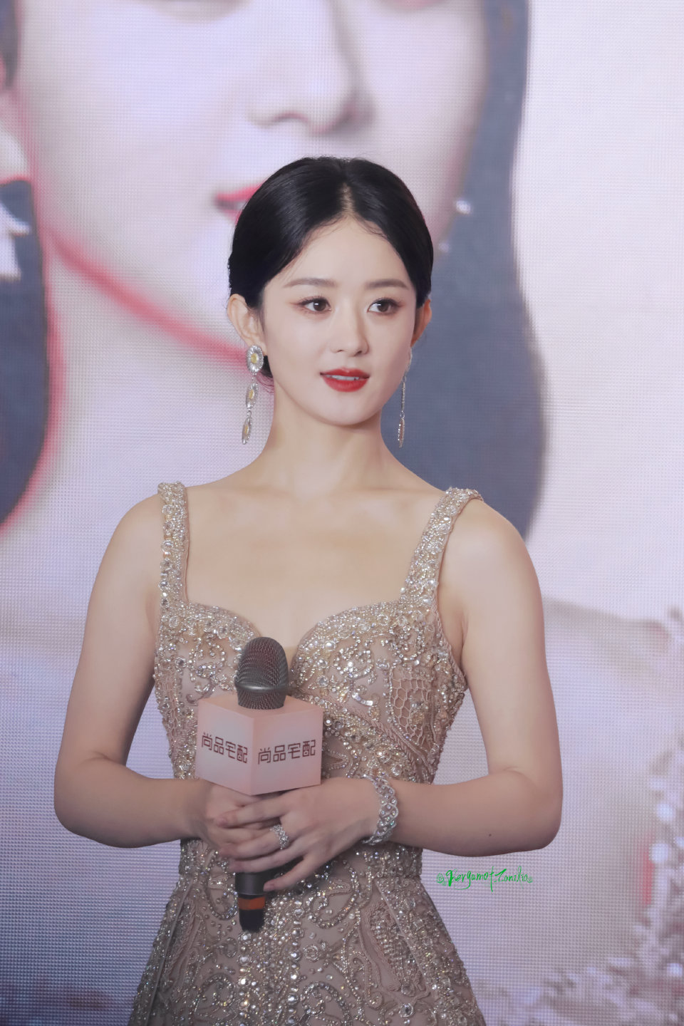 赵丽颖电影澎湖海战 zly赵丽颖黄和娘“星火点缀人间，枯叶在秋风中结束 光从希望