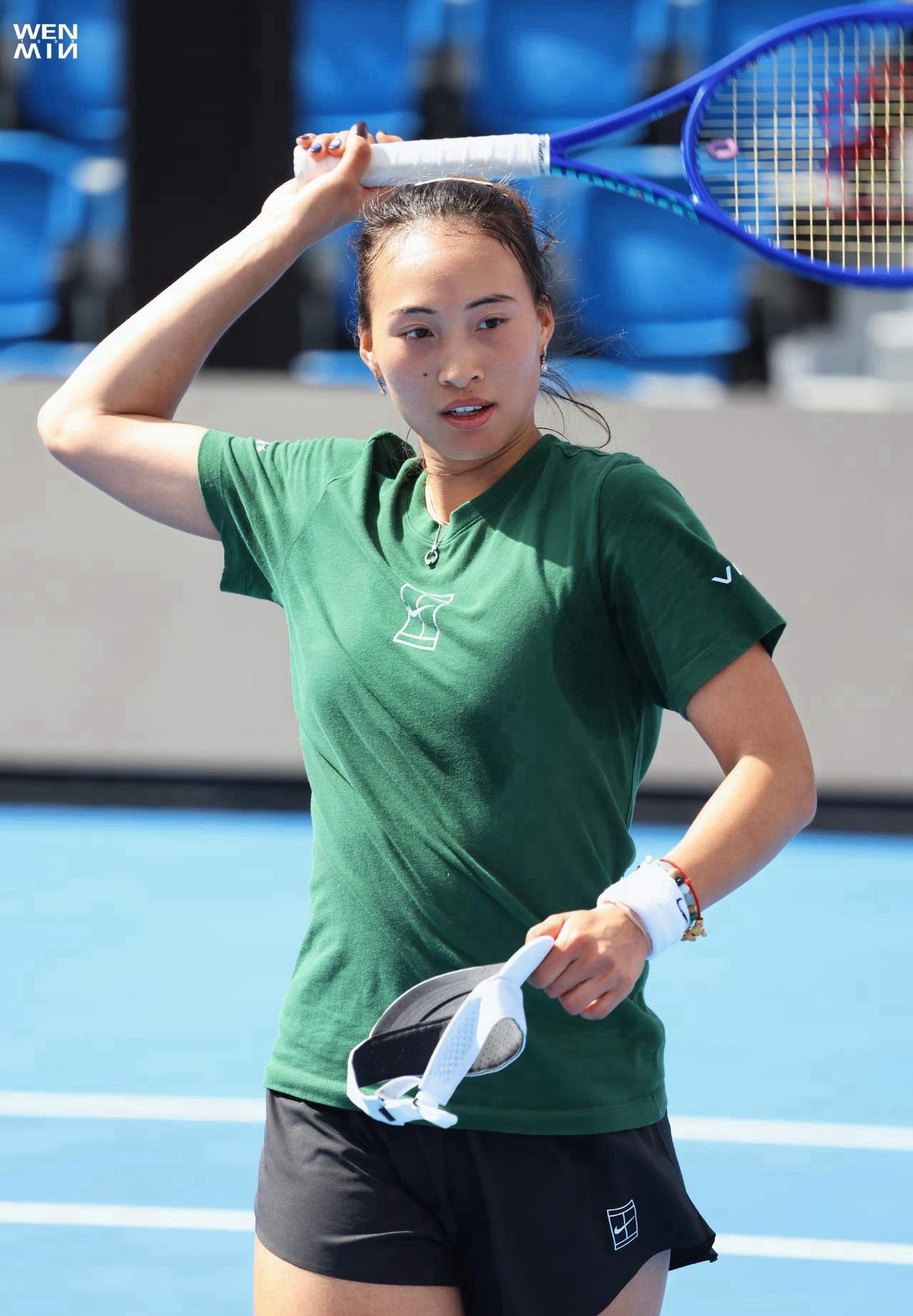 多哈1000赛王欣瑜进正赛，郑钦文是否出战还没定论。郑钦文目前还在2026年多哈